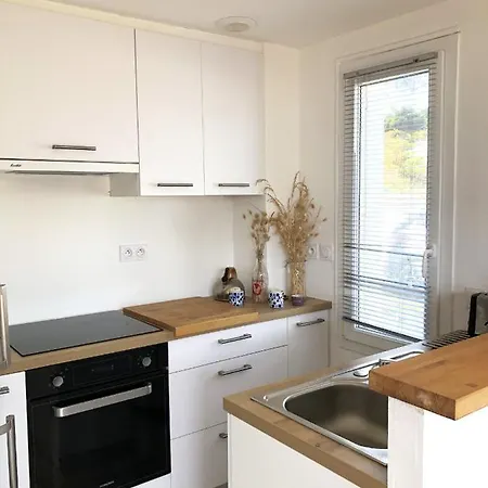Rochers - St Colomban, Jardin, Parking - T8 *